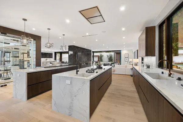 modern-kitchen-with-marble-countertops-and-a-centr-2026-03-18-05-41-00-utc[1]